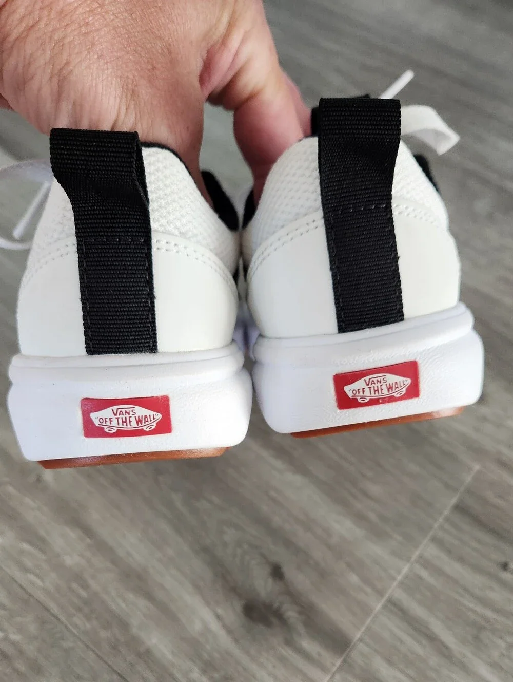 VANS Range Sneaker White/black - Size 1 Youth UNISEX NWOB